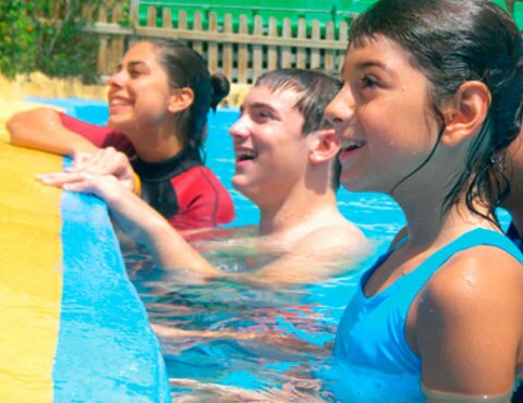 Actividad 3: Almuerzo y juegos en la piscina